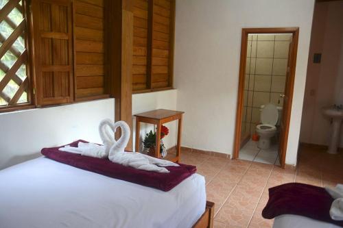 Ein Bett oder Betten in einem Zimmer der Unterkunft Ciudad de Las Rocas