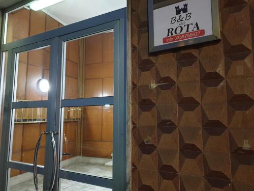 a sign on the wall of a building with a door at B&B dei Rota Affittacamere Mercato San Severino Salerno in Mercato San Severino