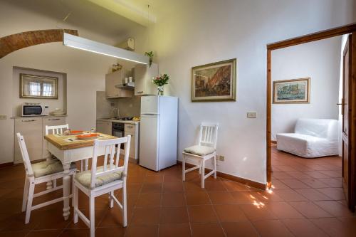 Classic Tuscany Apartments by Mmega