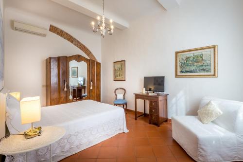 Classic Tuscany Apartments by Mmega