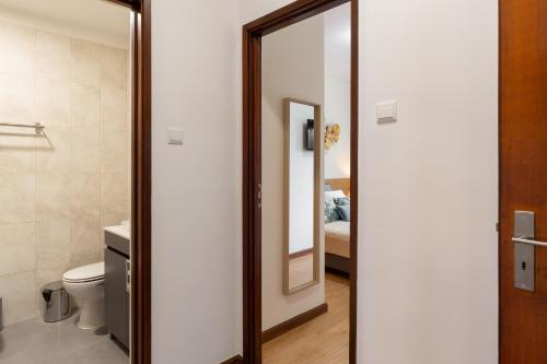 Host Wise - Deluxe Bright Flat