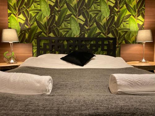 A bed or beds in a room at Luxury 5* Home with Secret Garden and Free Parking