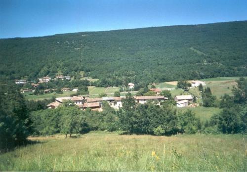 Příroda nedaleko luxury tent