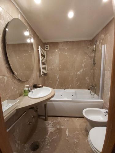 Ένα μπάνιο στο Apartamentos Foz O Porto