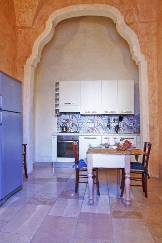 Η κουζίνα ή μικρή κουζίνα στο Fenisia Guest House option wellness