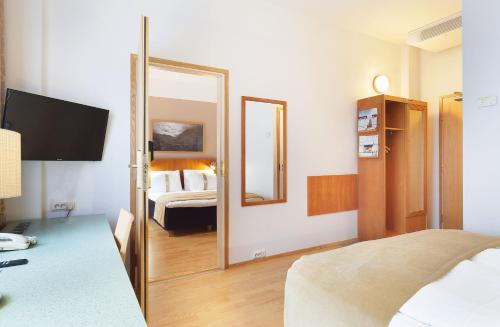 Un ou plusieurs lits dans un hébergement de l'établissement Holiday Inn Helsinki-Vantaa Airport by IHG