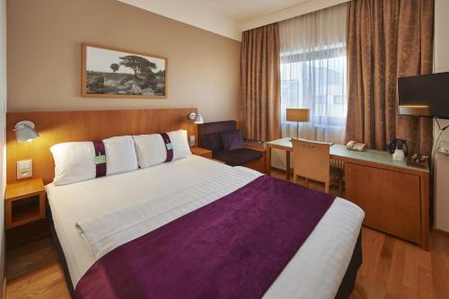 Un ou plusieurs lits dans un hébergement de l'établissement Holiday Inn Helsinki-Vantaa Airport by IHG