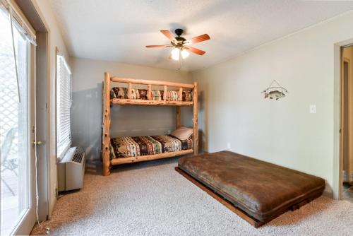 a bedroom with a bunk bed and a ceiling fan at Chalets Resort LAKEFRONT Cottage Free Amenities Amazing views Kayaks 2 Pools in Lampe