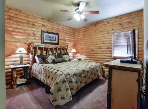 a bedroom with a bed and a ceiling fan at Luxury Lakefront Chalet Resort 2 Pools FREE Amenities Dock Kayaks Waterslide in Lampe