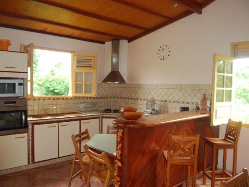 Kuchyň nebo kuchyňský kout v ubytování RESIDENCE LA TAUPINE MANDARINE