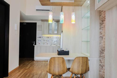 Koupelna v ubytování Comfy 1BR Apartment Casa De Parco Central BSD City By Travelio