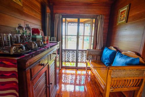 a kitchen with a bench and a window in a room at Rommai Villa Chiang Rai in Ban Pa Sang (1)
