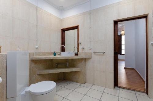 a bathroom with a toilet and a sink at Jaume II in Llucmajor