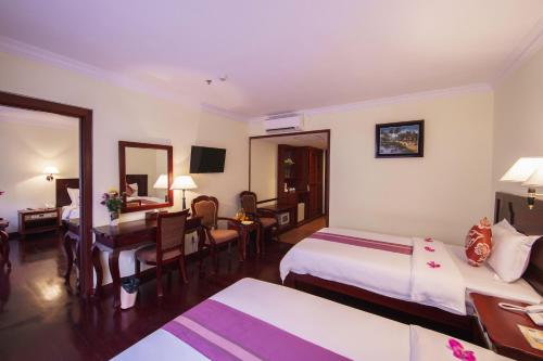 Ένα ή περισσότερα κρεβάτια σε δωμάτιο στο Smiling Hotel