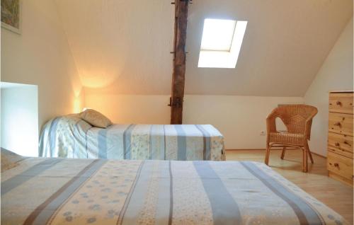 Katil atau katil-katil dalam bilik di Stunning Home In Parcay Les Pins