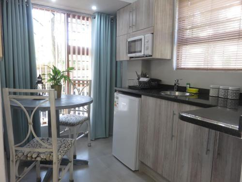 Η κουζίνα ή μικρή κουζίνα στο Cul de Sac - Accommodation