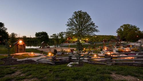 a garden with lights in the grass at night at Chalets Resort LAKEFRONT Cottage Free Amenities Amazing views Kayaks 2 Pools in Lampe
