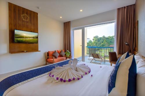 Postel nebo postele na pokoji v ubytování Hoi An Aurora Riverside Hotel and Spa