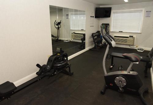 a room with a gym with a treadmill and exercise equipment at FairBridge Hotel Atlantic City in Galloway