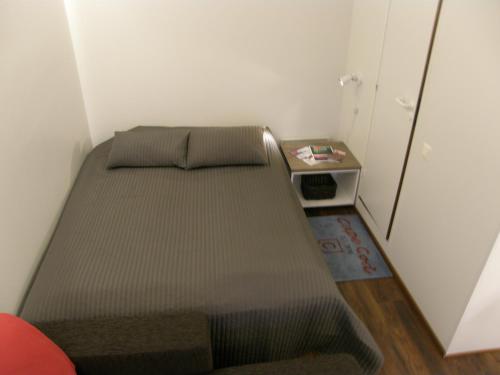 Кровать или кровати в номере Vuosselin Helmi Apartments