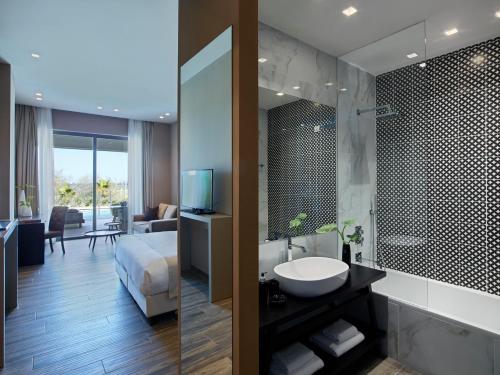 A bathroom at Pelagos Suites Hotel & Spa