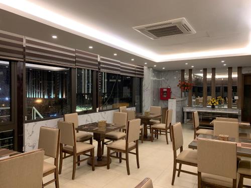 Rosarian Hotel tesisinde bir restoran veya yemek mekanı