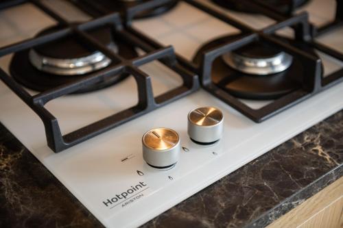 a gas stove top with four knobs on it at Villa Sa Rocca Manna in Chia