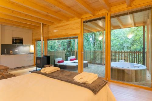 Giường trong phòng chung tại Cabañas Enoturismo María Manuela