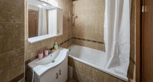 Ванная комната в NEXT TO GONDOLA Stylish and Charming apartment
