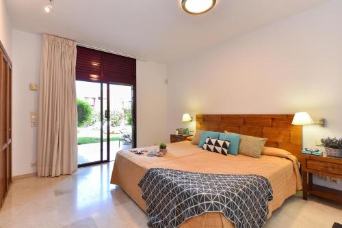 Säng eller sängar i ett rum på Tauro Golf by VillaGranCanaria