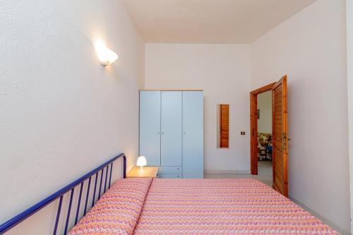 Кровать или кровати в номере Appartamento Trilocale Le Canne 6 posti letto con giardino