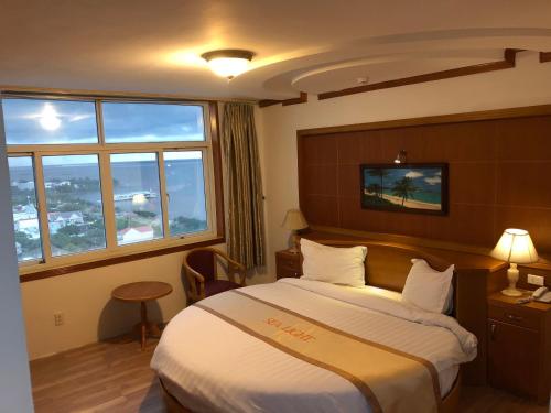 En eller flere senger på et rom på Sea Light Hotel