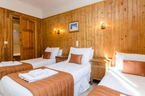 Postel nebo postele na pokoji v ubytování Hotel Sylvana