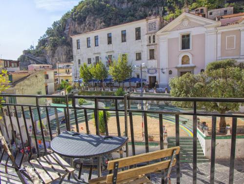 a balcony with a table and chairs and a building at Casa Galano in Cetara