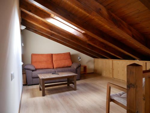 a living room with a couch and a coffee table at Ransol - El Tarter in Ransol