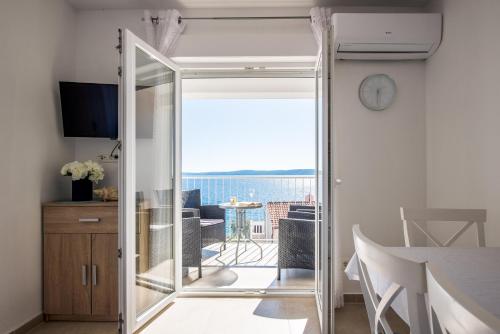 Foto dalla galleria di Apartments Amneris a Trogir