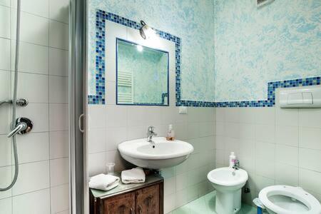 Koupelna v ubytování B&B Home Holiday Villa delle Acacie agriturismo
