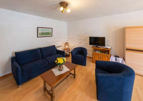 Una televisión o centro de entretenimiento en Meublé Le Coin Tranquille