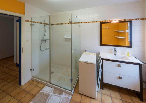 Un baño de Meublé Le Coin Tranquille