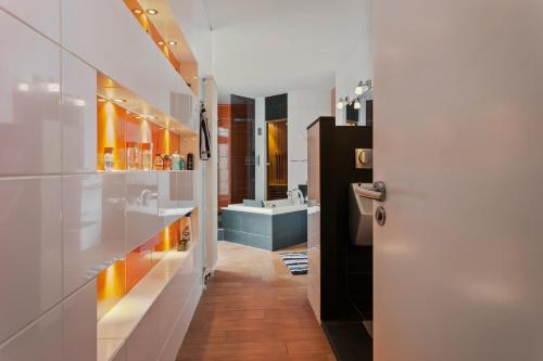 a bathroom with two sinks and a tub at Bolton Boulevard Beach Rooms in Vlissingen