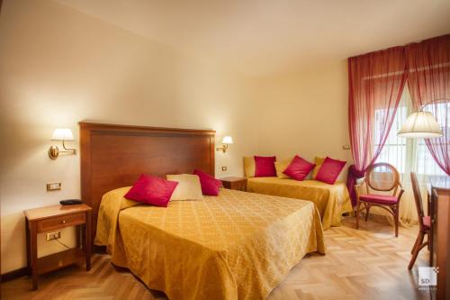 En eller flere senge i et værelse på Hotel Alessandro Della Spina