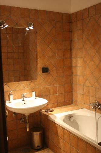 Apartment 25