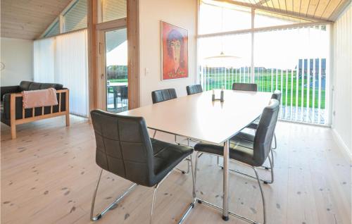 Χώρος καθιστικού στο Lovely Home In Vinderup With Wifi