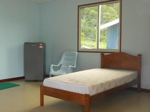 Ein Bett oder Betten in einem Zimmer der Unterkunft Beach Front Villa 1 pasir panjang