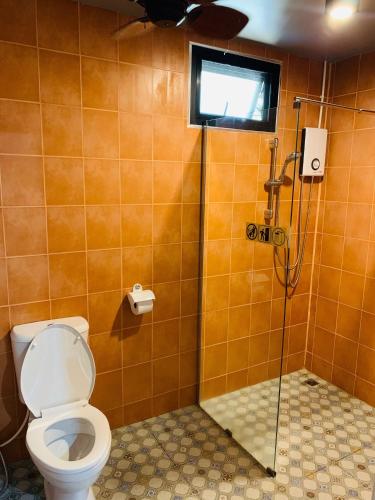 a bathroom with a toilet and a shower at Chanchaolao Beach Resort in Chao Lao Beach