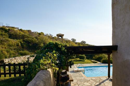 Kolam renang di atau dekat dengan The Pool Garden House with a fantastic sea and sunset view