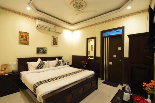 a bedroom with a large bed in a room at Hotel Surya Garh in Jaipur