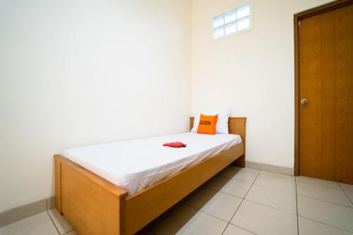 Katil atau katil-katil dalam bilik di KoolKost near Padjadjaran University - Minimum Stay 6 Nights