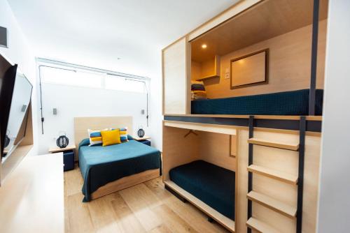 Posteľ alebo postele v izbe v ubytovaní TAKE SURF Hostel Conil
