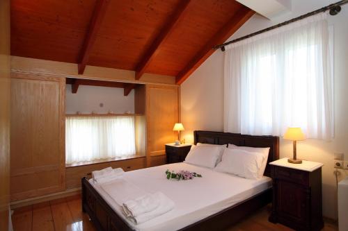 Postel nebo postele na pokoji v ubytování Kydonies Villas